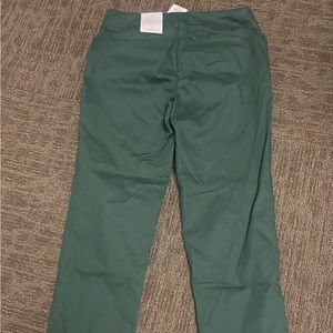 Croft & Barrow Effortless stretch- Size 8 Short